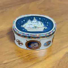 青山デカーボ　横浜限定缶　《クッキー・宝石マグネットなし》 缶のみ