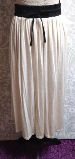 【新品未使用】GU アイボリー フレアスカート ゴムウエスト