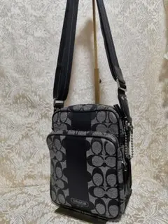D473/COACH コーチ ショルダーバッグ 黒 シグネチャー柄 F70078 メルカリ