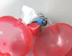 ガシャポン　めじるしアクセサリー　パペットスンスン　スンスン(いちご)