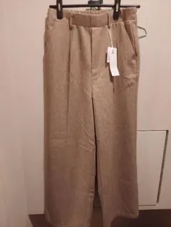 ベージュヘリンボーンパンツ