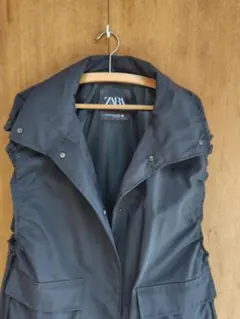 ZARA ブラック ダウンベスト
