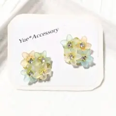 爽やかカラー✦】立体フラワー＆マットライトブルー オーバル ピアス