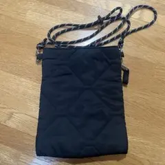 黒いキルティングショルダーバッグ サコッシュ