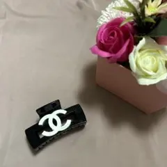 CHANEL ノベルティ　ヘアクリップ ブラック/ホワイト