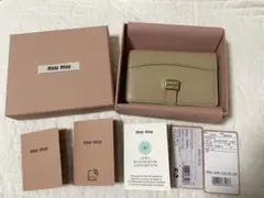 【未使用品】miumiuロゴ レザー 二つ折り財布 5MV204 新品同様のサムネイル