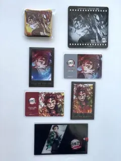 鬼滅の刃　ダイニング　クリアカード　チェキ　スクエア缶バッジ　コースター　炭治郎