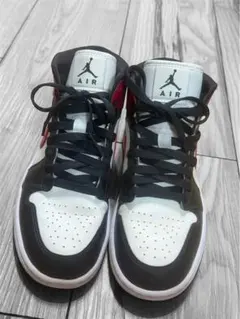 Nike Air Jordan 1 Mid Black Red Whiteのサムネイル