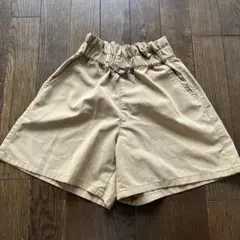 ベージュショートパンツ