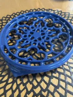 Staub ストウブ リリートリベット 23cm チェリー 鍋敷き - メルカリ