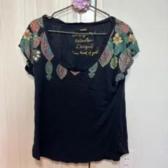 Desigual Tシャツ