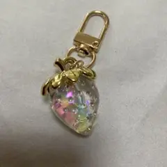 ホワイト　いちごチャーム　キーホルダー