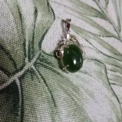 緑色オーバル型石のシルバーペンダント