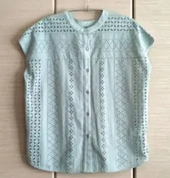 美品　アーバンリサーチ　刺繍入りフレンチスリーブ　ブラウス