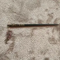 黒い花柄のかんざし ピンクビーズ付き