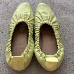 フラットシューズ