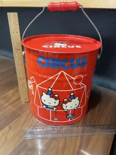 1976 昭和レトロ ハローキティ サンリオ ペール缶 ドラム缶 椅子 収納 昭和レトロ ハローキティ サンリオ ペール缶 ドラム缶 椅子 収納
