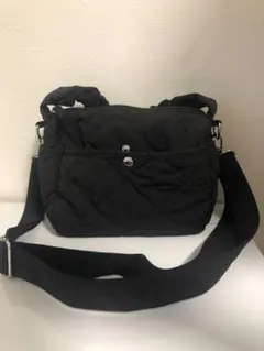 キルティングショルダーバッグ　スリコ　黒　ブラック　スリーコインズ