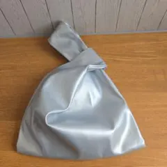 AIC ／ アシンメトリーフェイクレザーミニバッグ　シルバーのサムネイル