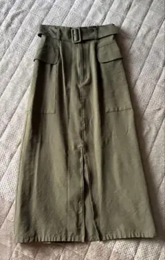 前スリットタイトスカート