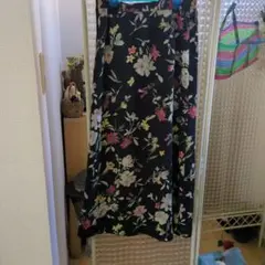 スカートポリエステル100% ウエスト66から72cm スカートたけ84.5cm