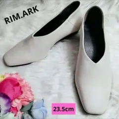美品♪ RIM.ARK リムアーク スクエアトゥ パンプス Ｖカット 23.5のサムネイル