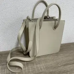 ベージュ スクエア型 ショルダーバッグ