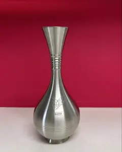 シルバー金属製流線型花瓶