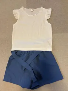 SANDY フリル付きトップスとショートパンツセット
