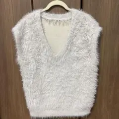 ホワイト Vネック ニットベスト