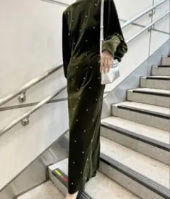 BACK OPEN PEARL VELOUR DRESS