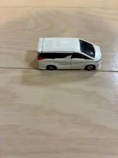 トミカ トヨタ ヴェルファイア ホワイトのサムネイル