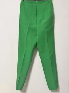 グリーン テーパードパンツ