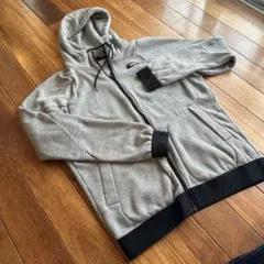 オークレイのパーカー