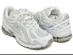 【新品未使用】New Balance 1906R ホワイトのサムネイル