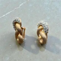 Item thumbnail for item 53f8aa65-54e8-4d21-b260-b056d05bf45f