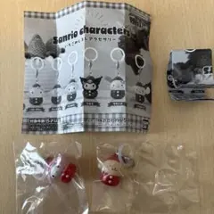 ガチャガチャ　サンリオキャラクターズ　いちごめじるしアクセサリー　2つセット