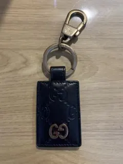 GUCCI GGロゴエンボス レザーキーリング