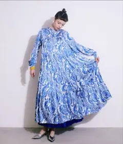 ペイズリー柄の長袖ワンピース