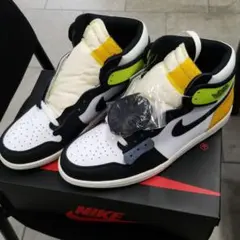 Air Jordan 1 Retro High OG Volt Gold