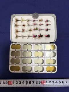 ドライフライ　24ケ　カベラス　アルミ製フライBOXのサムネイル