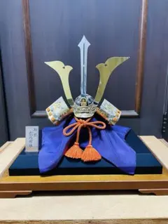 兜 剣付置物 剣付き 純銀 3号 金銀工芸家・伝統工芸士 武比古作 銀製品,純銀製置物,兜 | 森銀器製作所公式オンラインショップ