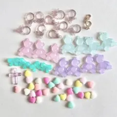 ビーズ、プラスチックカニカンセット（ハート、ベア、リボン、クロス、リング）