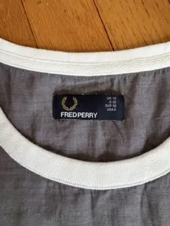 FRED PERRY 半袖カットソー グレー UK10のサムネイル