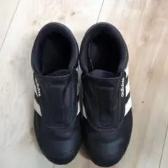 adidas スニーカー 黒/白　23センチ