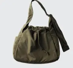 新品　ユニクロC ソフトパフィーショルダーバッグ　オリーブ