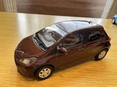 トヨタ ヴィッツ 1/30カラーサンプル ボルドーマイカメタリックJewela
