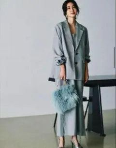 新品✨2025＜川上桃子さんコラボ＞ 衿付きブラウス カデュネ 紺 蛯原友里 新品タグ付き】2025 CADUNE カデュネ ＜川上桃子さんコラボ＞ 衿