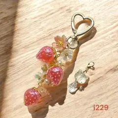 イチゴキーホルダー 【i229】ねこチャーム クリア♡レッドストロベリー