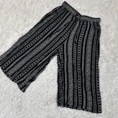 【c3900】ハーフパンツ　ブラック　ウエストゴム　総柄　薄手のサムネイル